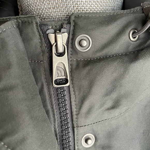 The north face winter jacket - Picture 4 of 9